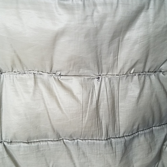 Andrew Marc silver packable down jacket. Size S. - Picture 4 of 4